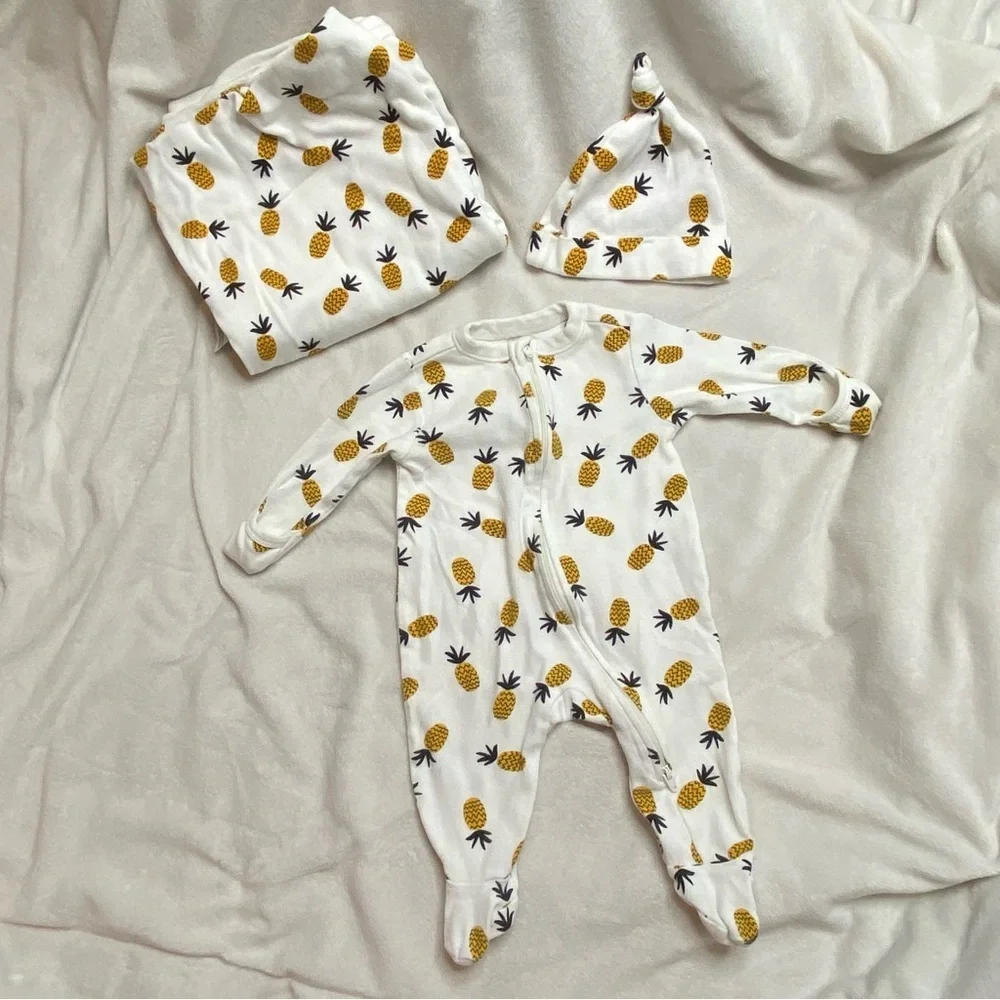 Old Navy Pineapple Print Baby Set